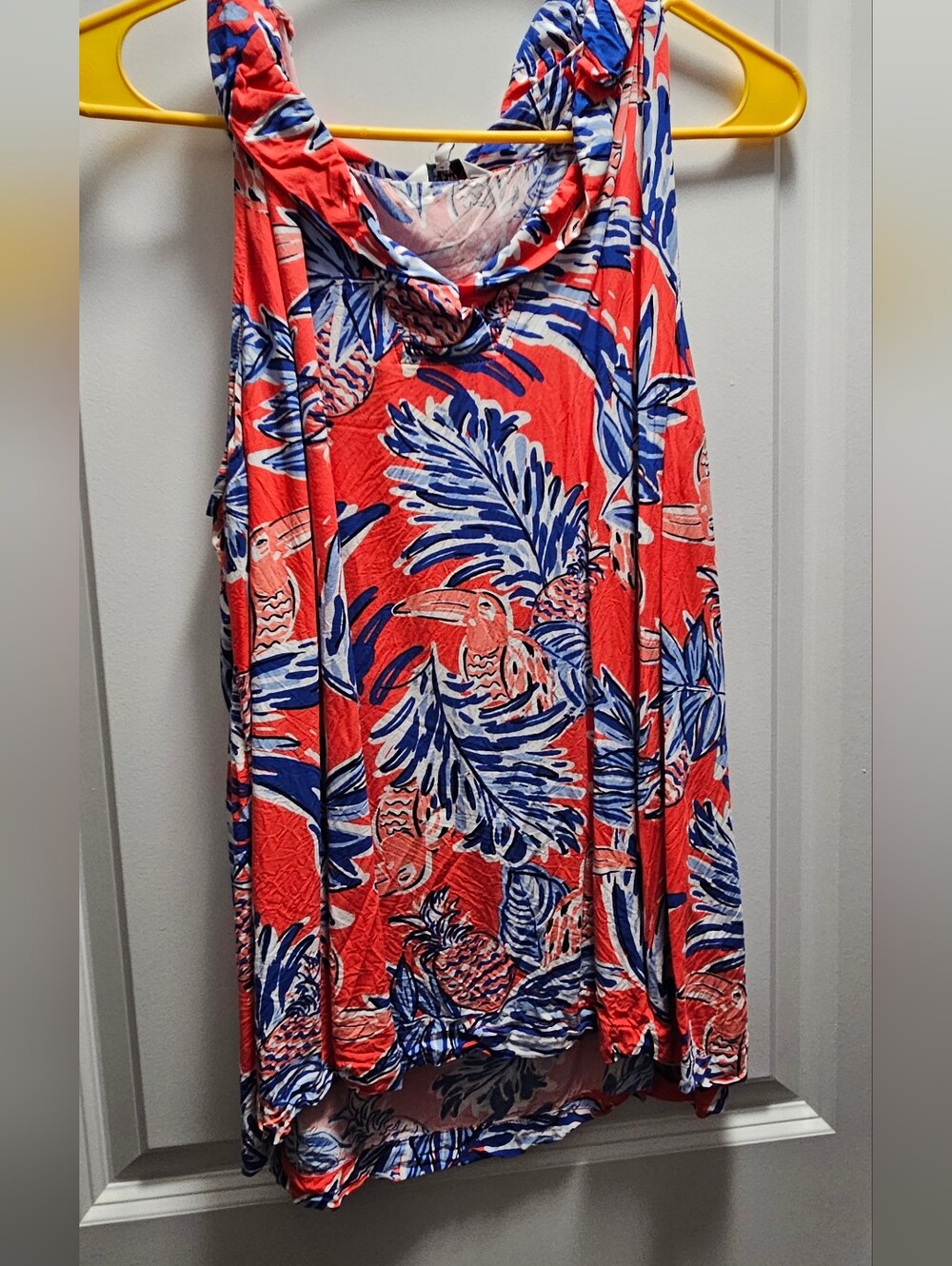crown & ivy Coral and Blue Tropical Print Tank Top